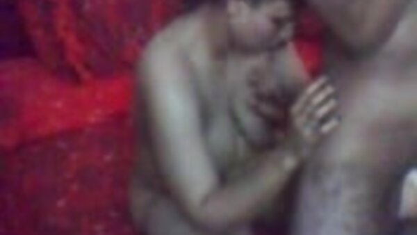கேட்டி மோர்கன் என்று அழைக்கப்படும் அற்புதமான ஒளி முடி கொண்ட ஸ்லட் லாலிகாக் ஊதுவதை விரும்புகிறார்