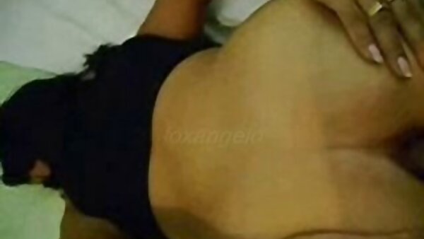 கவர்ச்சியான லெஸ்பியன்கள் மிகவும் பரபரப்பான நால்வர் நடவடிக்கையில் பங்கேற்கின்றனர்