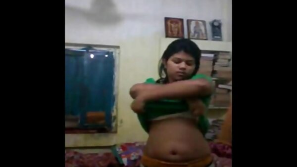 ஹஸ்ஸி டீன் மோலி தனது ஓட்டைகளை வெளியில் புணர்ந்தாள்